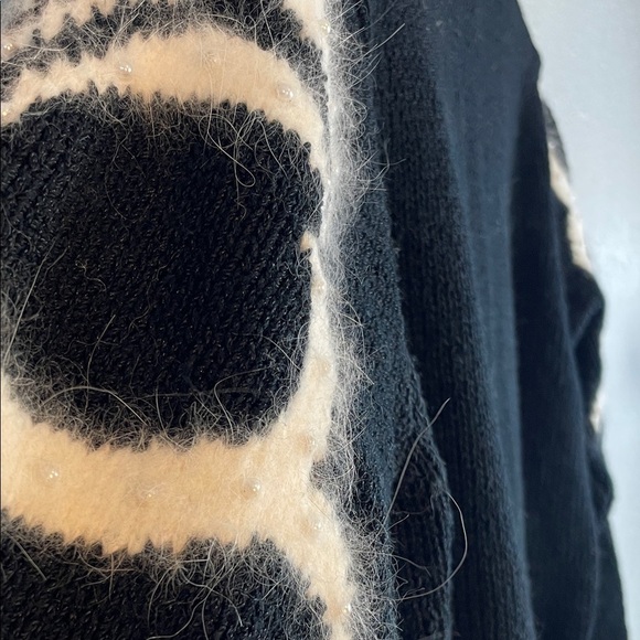 Vintage Christine Black & White Fuzzy Knit Cardigan, Beaded Button  Size M - Picture 9 of 12